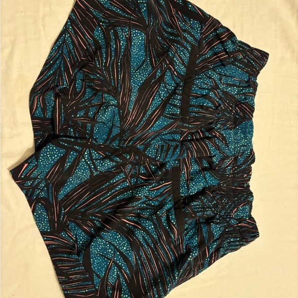 Lululemon paper page shorts size 6 palm leaf print - Picture 4 of 6